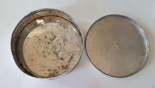 BAKERS 2 kg biscuits tin with a cat as per photos