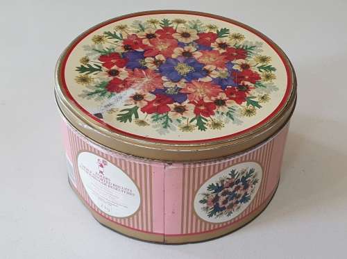 BAKERS 2 kg biscuits tin as per photos