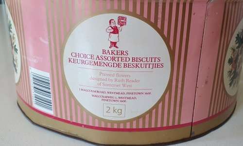 BAKERS 2 kg biscuits tin as per photos
