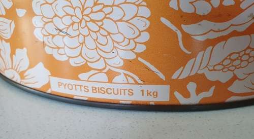 PYOTTS 1 kg biscuits tin as per photos