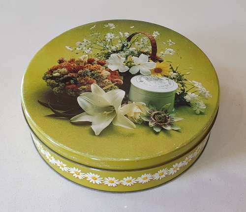 PYOTTS 1 kg biscuits tin as per photos