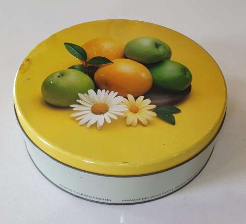 PYOTTS 1 kg biscuits tin as per photos