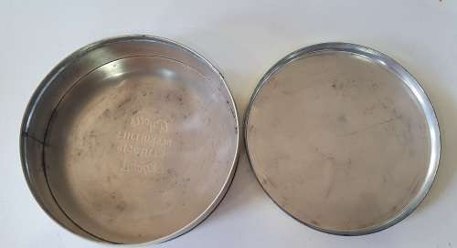 PYOTTS 1 kg biscuits tin as per photos