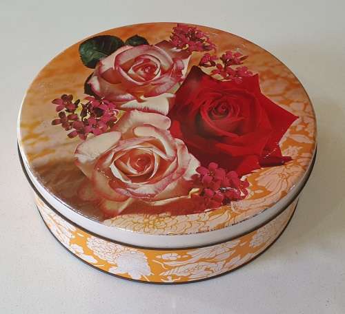 PYOTTS 1 kg biscuits tin as per photos