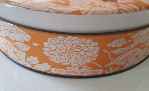 PYOTTS 1 kg biscuits tin as per photos