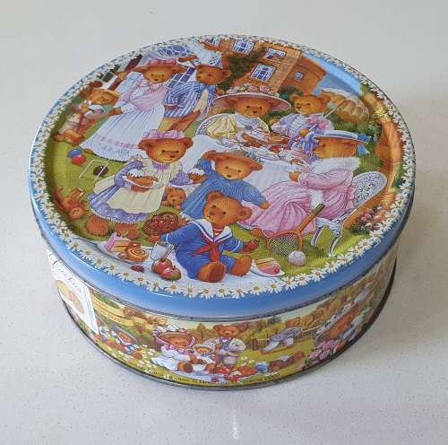 Biscuits tin with bears as per photos