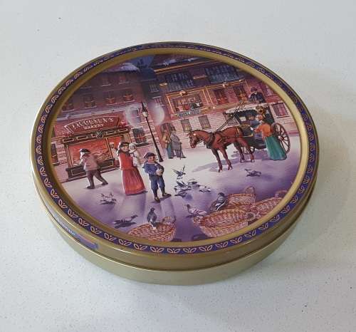 200g Biscuits tin as per photos