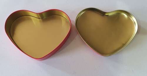 Woolworths chuckles heart tin as per photos