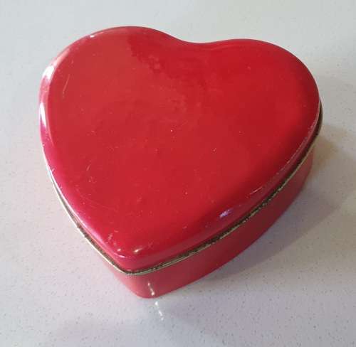 Red heart tin as per photos