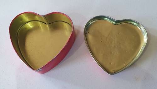 Red heart tin as per photos