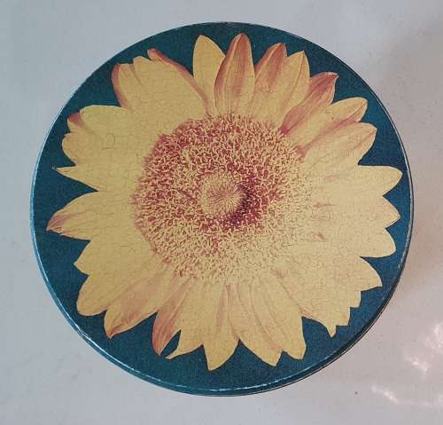 Vital sunflower seeds tin as per photos