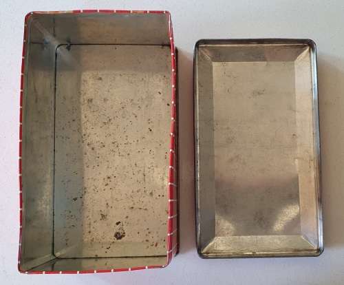 Vintage PYOTT`s 1LB biscuits tin as per photos