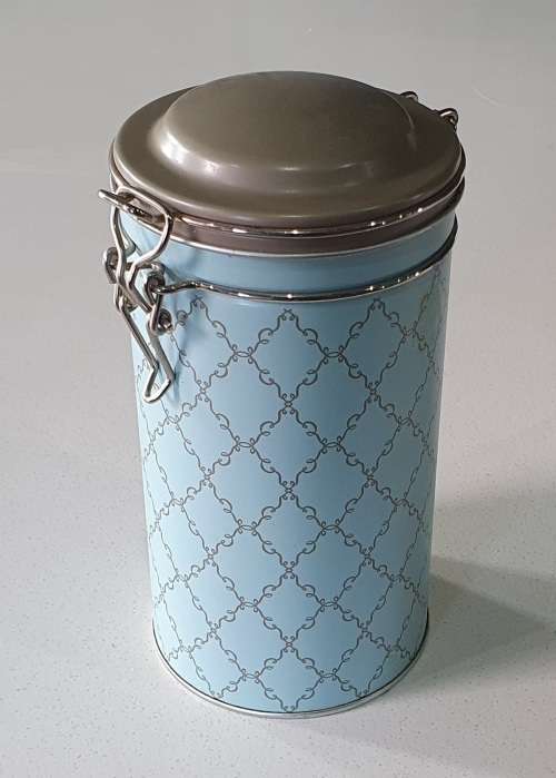 Light blue/turquoise tin as per photos