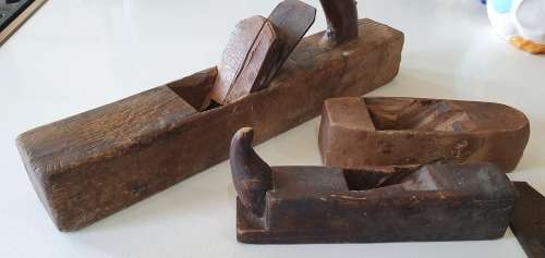 Vintage wooden hand plane and other wooden plane parts, as per photo.