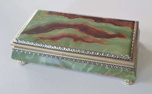 Vintage jewelry tin as per photos