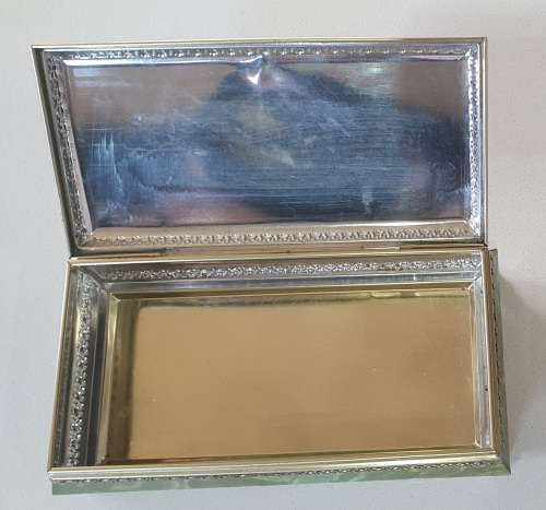 Vintage jewelry tin as per photos