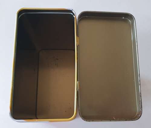 Bakers TENNIS biscuit tin as per photos
