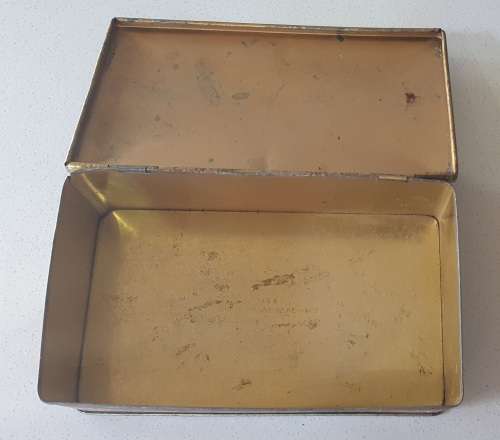 Vintage USE DEAL HANDKERCHIEFS tin