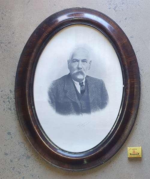 Vintage wooden frame with photo as per photos
