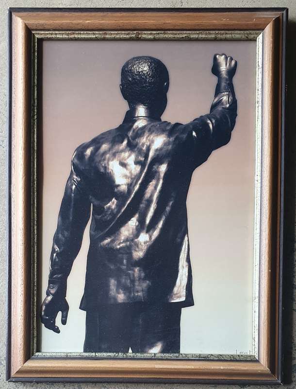 Framed photo of Mandela statue as per photo