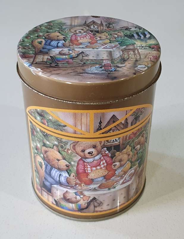 BEAR FAMILY tin as per photos