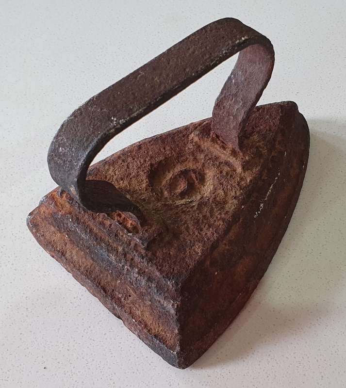 Vintage cast iron, coal stove no.6 clothing Sad Iron as per photo