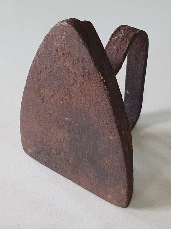 Vintage cast iron, coal stove no.6 clothing Sad Iron as per photo