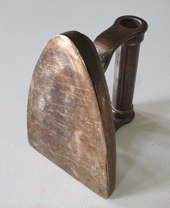 Vintage `brass look` cast iron, coal stove clothing Sad Iron as per photo