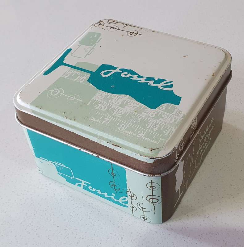 FOSSIL tin as per photos