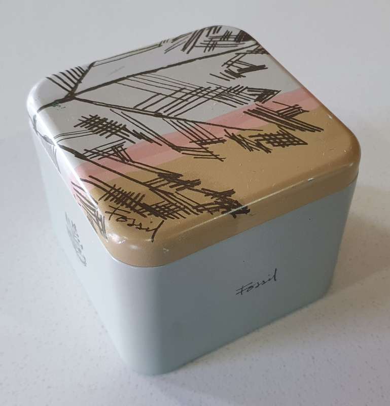 FOSSIL tin as per photos