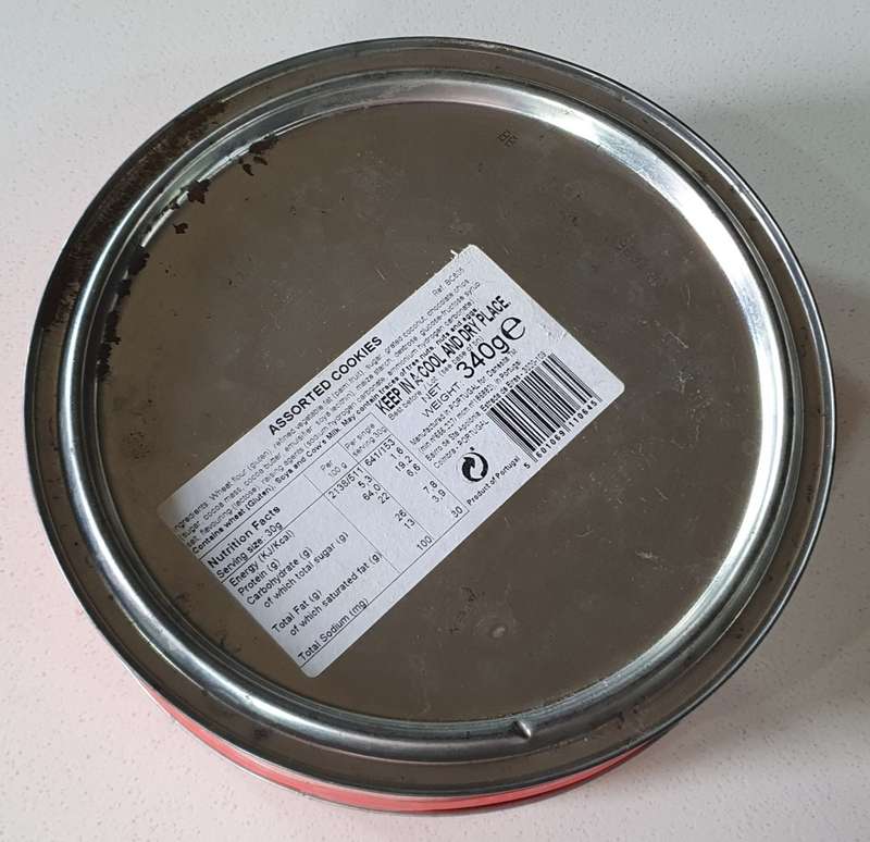 Red tin with hart image as per photos