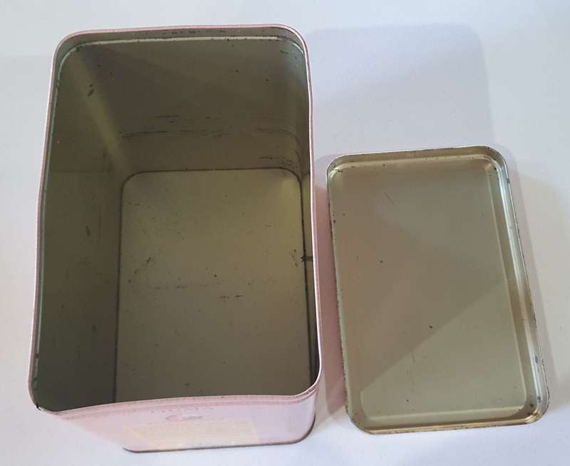 OUMA RUSKS tin as per photos