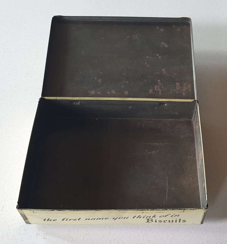 Vintage HUNTLEY & PALMERS tin as per photos