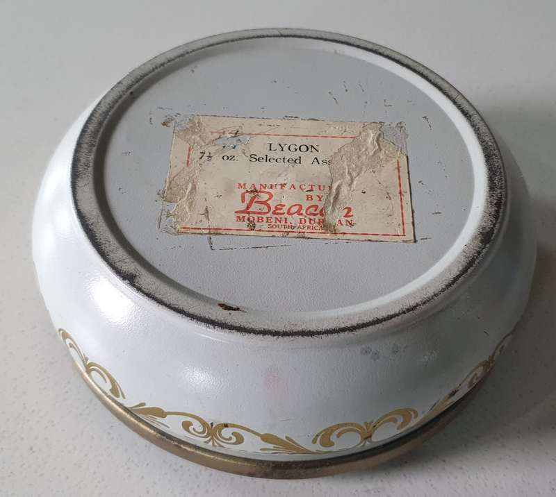 Vintage BEACON LYGON with yellow rose image tin as per photos