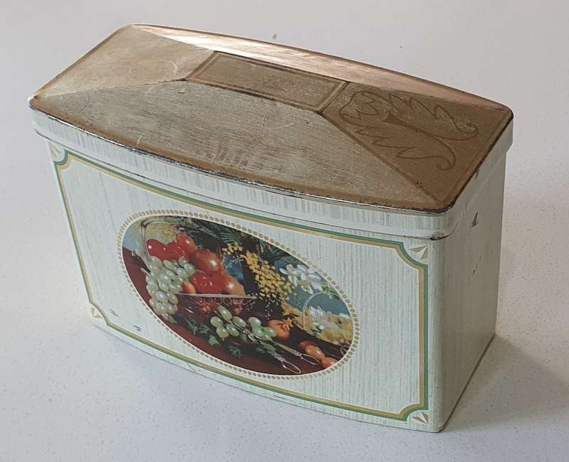 Vintage tin as per photos