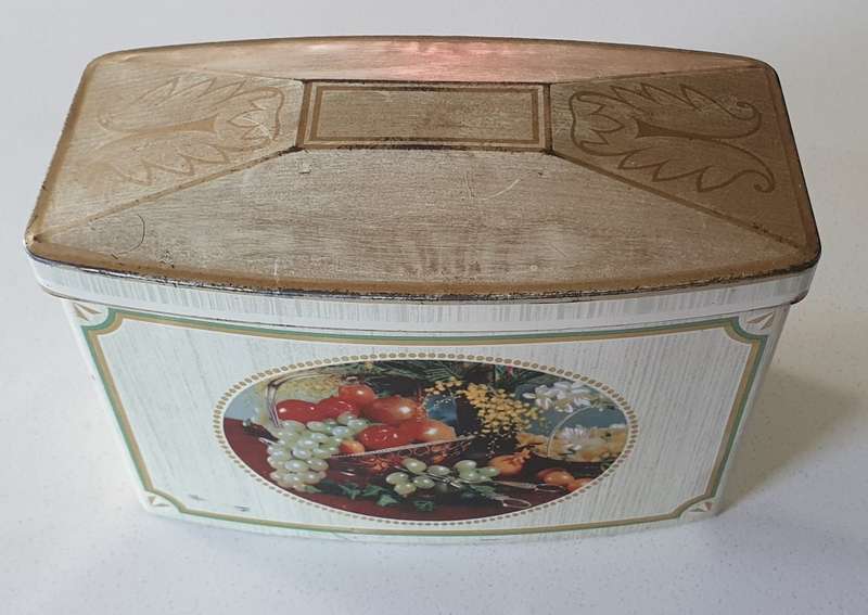Vintage tin as per photos