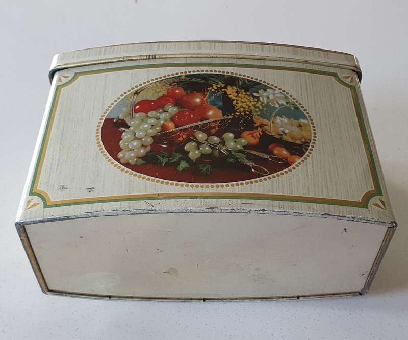 Vintage tin as per photos