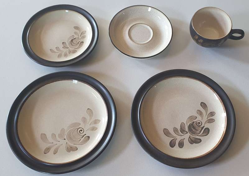 BAKEWELL DENBY - England - trio and 2 side plates stone ware as per photos