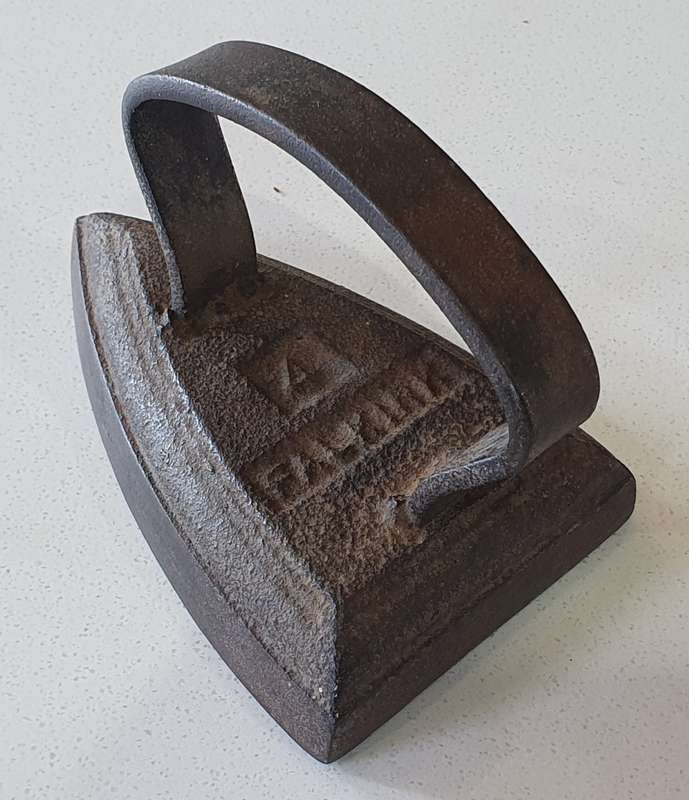 Vintage cast iron, coal stove clothing Sad Iron - FALKIRK no4 - as per photo