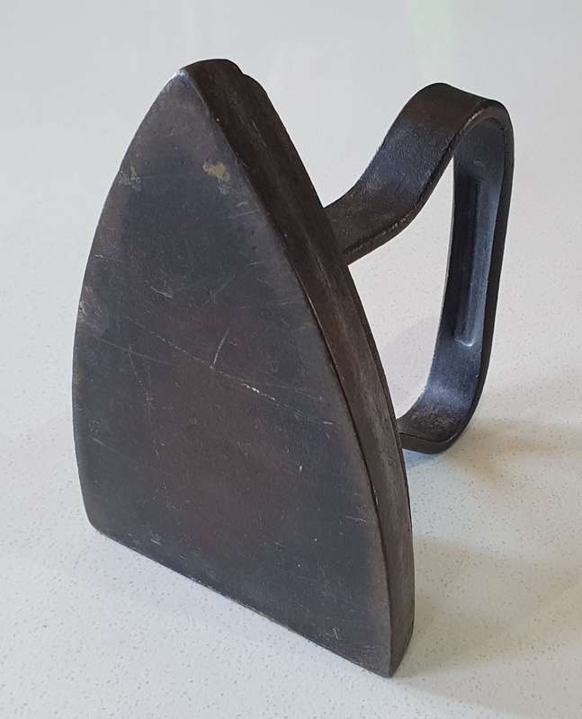 Vintage cast iron, coal stove clothing Sad Iron - FALKIRK no.5 - as per photo