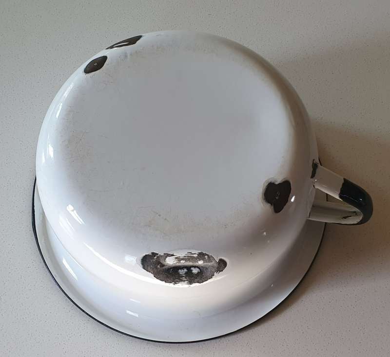 Vintage enamel bedpan as per photos