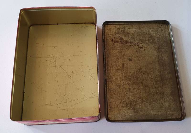 BAKERS biscuits tin as per photo