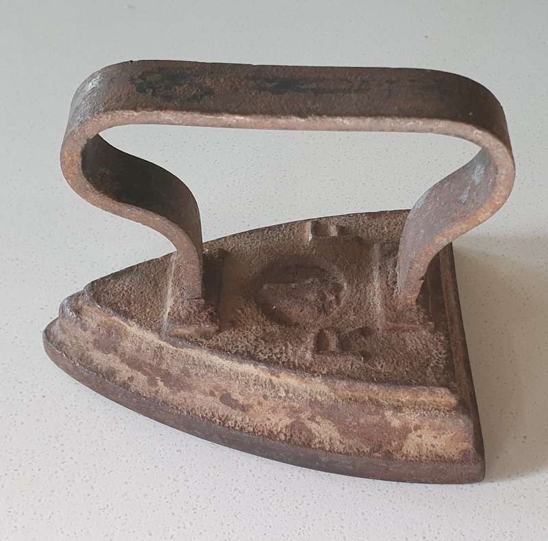 Vintage cast iron, coal stove RF4 clothing Sad Iron as per photo