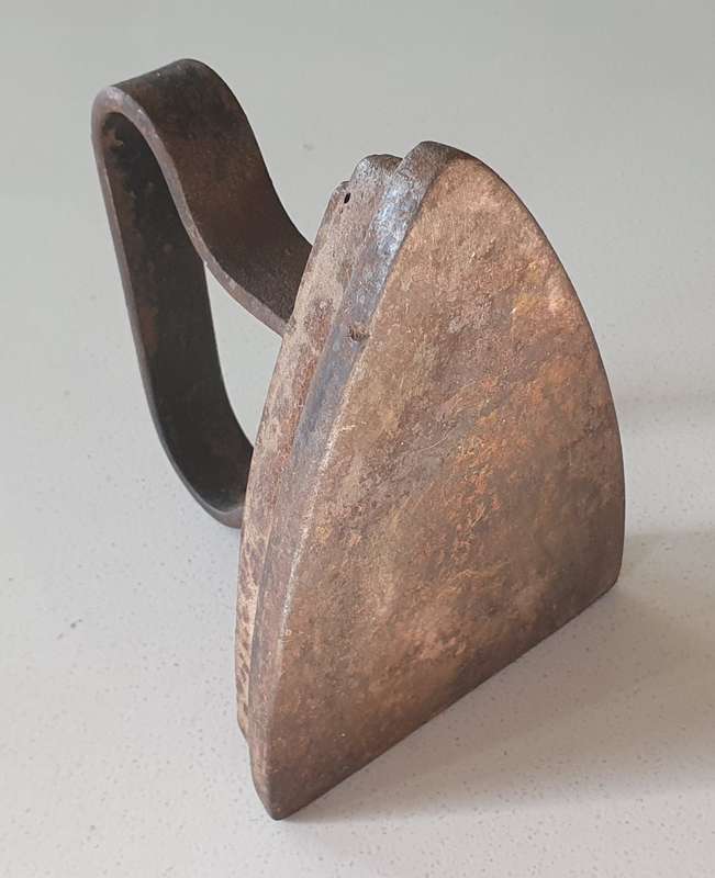 Vintage cast iron, coal stove RF4 clothing Sad Iron as per photo