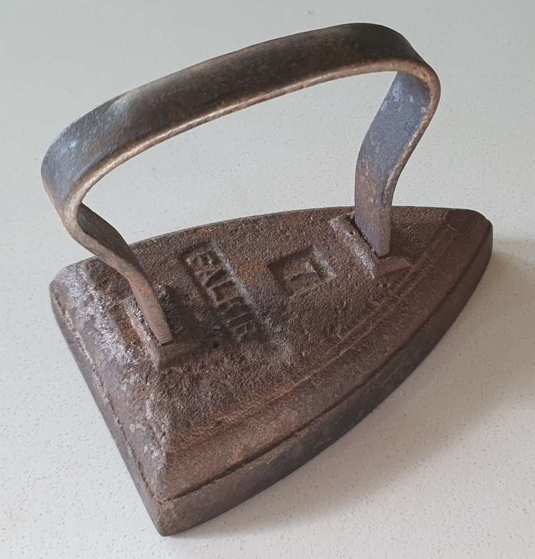 Vintage cast iron, coal stove FALKIRK 7 clothing Sad Iron as per photo