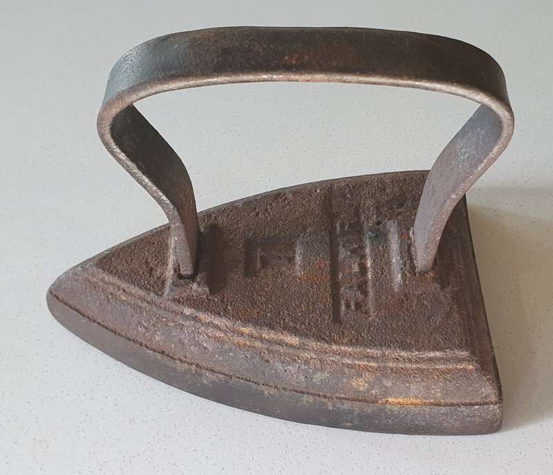 Vintage cast iron, coal stove FALKIRK 7 clothing Sad Iron as per photo