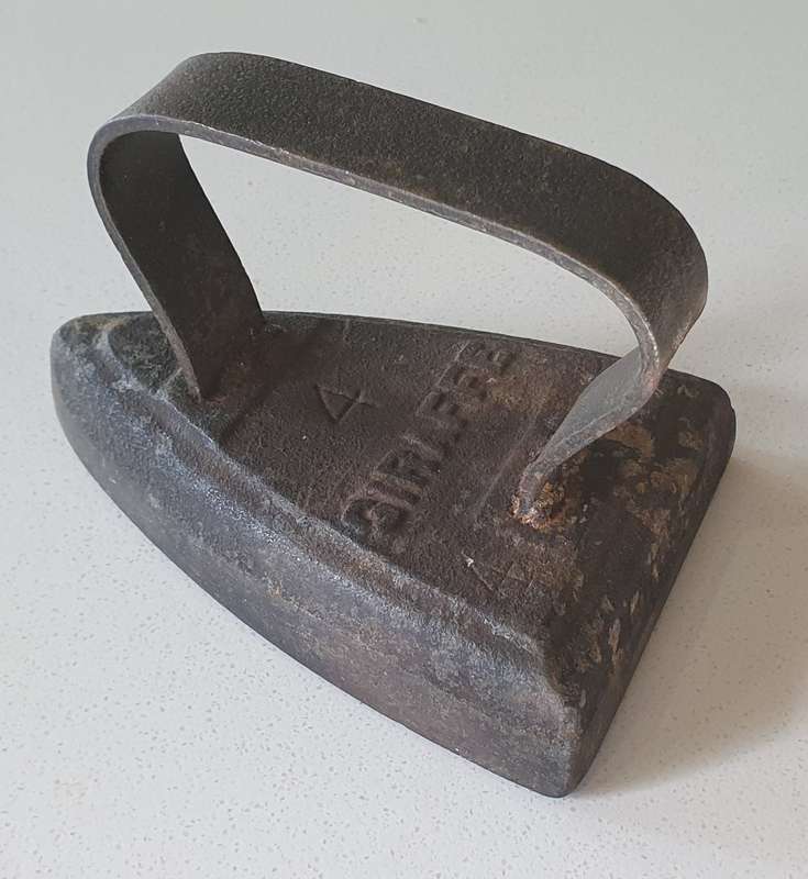 Vintage cast iron, coal stove GIRAFFE 4 clothing Sad Iron as per photo