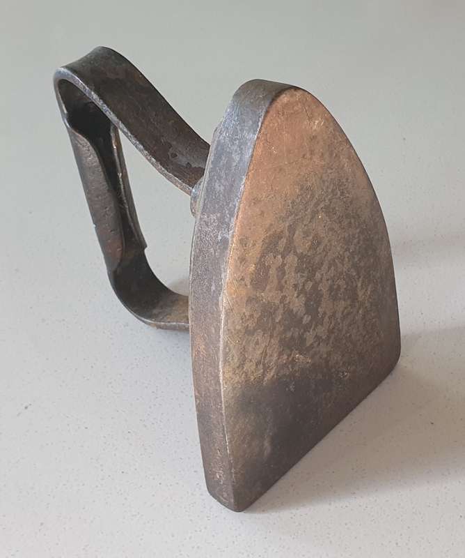 Vintage cast iron, coal stove 675 DEEPFIELDS No.5 clothing Sad Iron as per photo