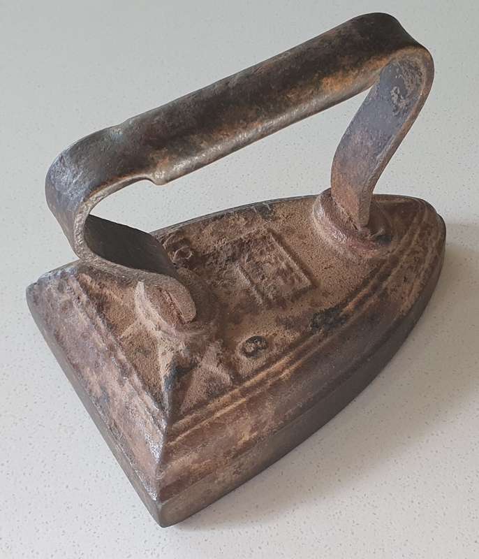 Vintage cast iron, coal stove 675 DEEPFIELDS No.6 clothing Sad Iron as per photo