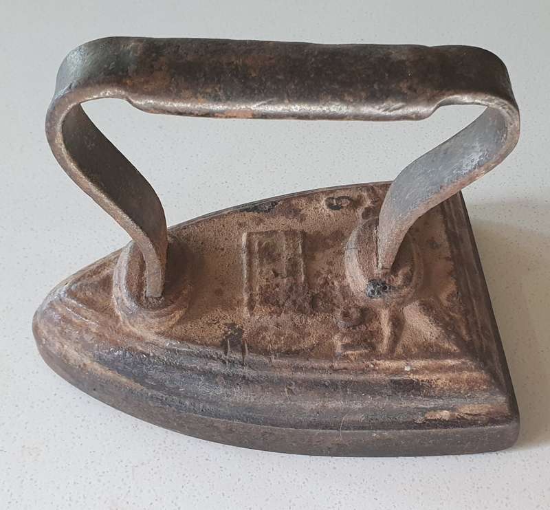 Vintage cast iron, coal stove 675 DEEPFIELDS No.6 clothing Sad Iron as per photo